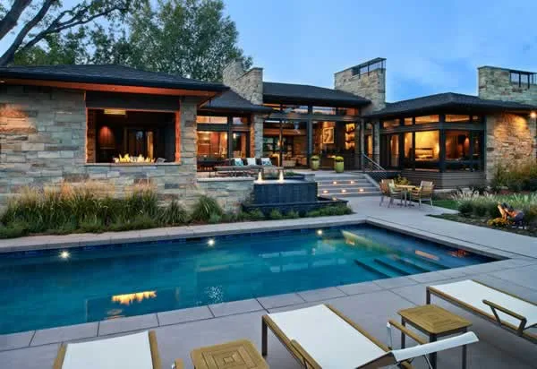 What makes luxury home builders unique