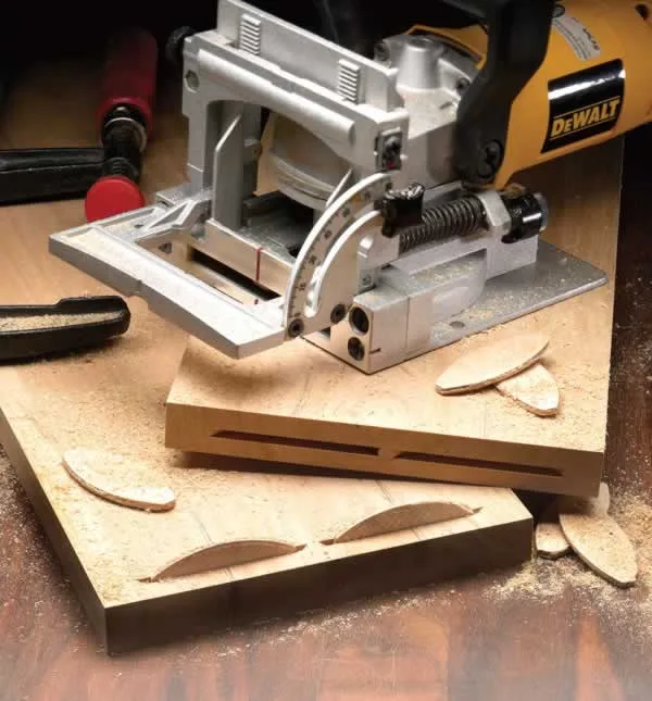 biscuit joiner making biscuit joints