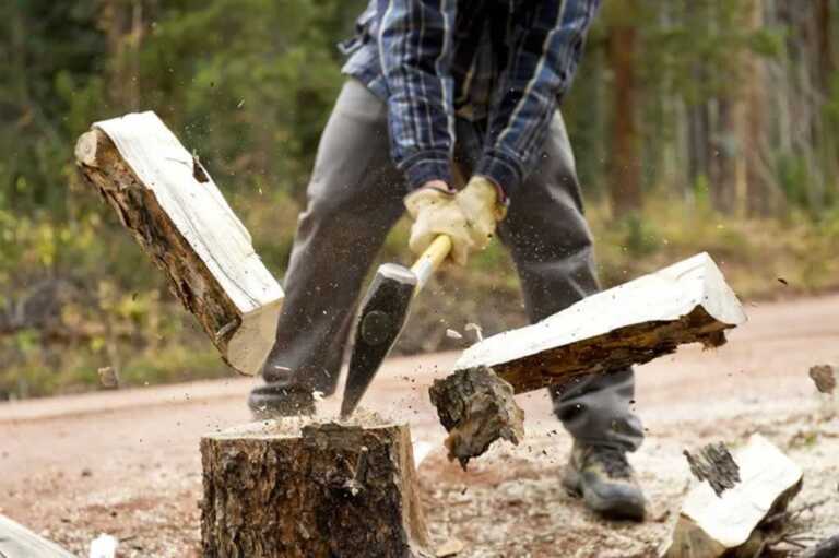 Splitting logs and Firewood for Perfect Use of Log Burner