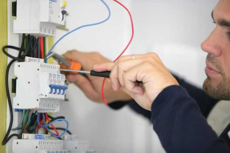 Why You Should Opt for Level 2 Accredited Electricians