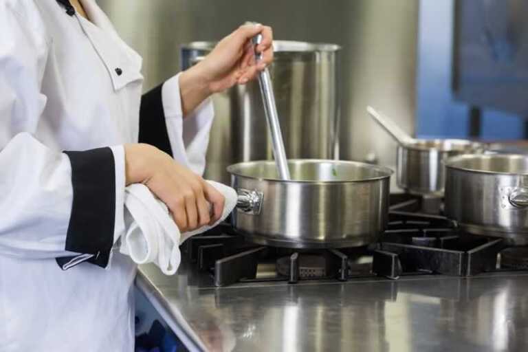 4 Reasons You Should Use Stainless Steel for Your Commercial Kitchen