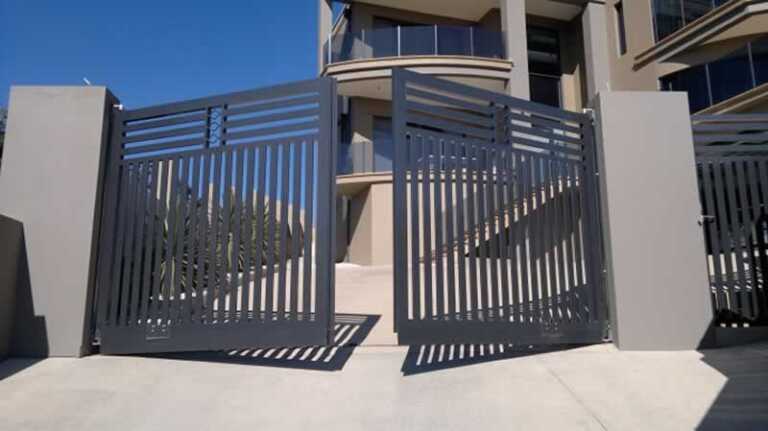 How to Find Reliable Malibu CA Garage Door Style and Decor Contractors
