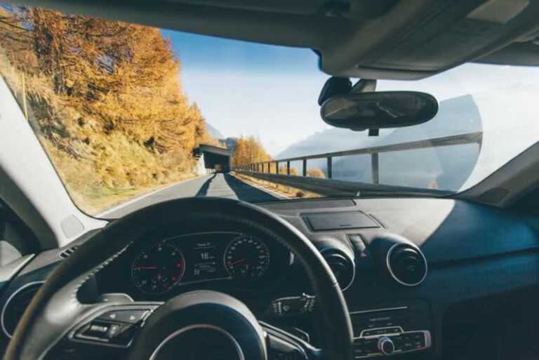 Signs It's Time for Windshield Replacement