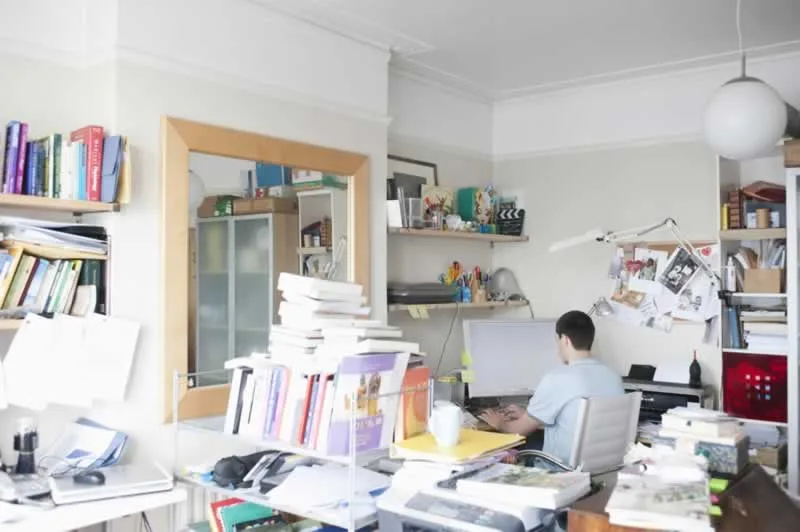 A Guide on How to Clean a Cluttered House Fast