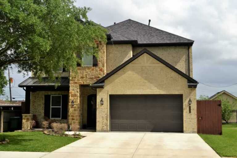 How Long Do Steel Garage Doors Last