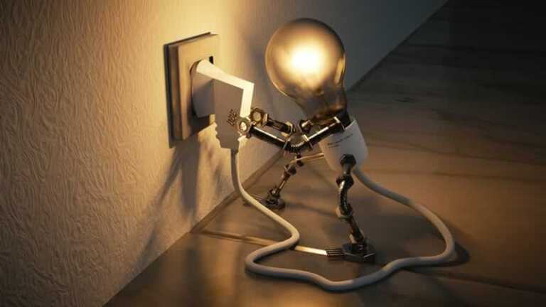 light bolt plugin itself to an outlet