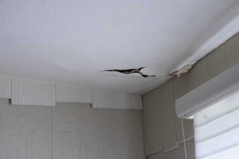 How to deal with ceiling water damage