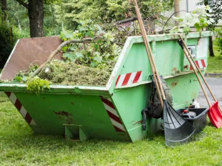 How to dispose of your waste responsibly in a skip