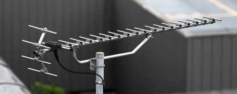 analog TV antenna on pole