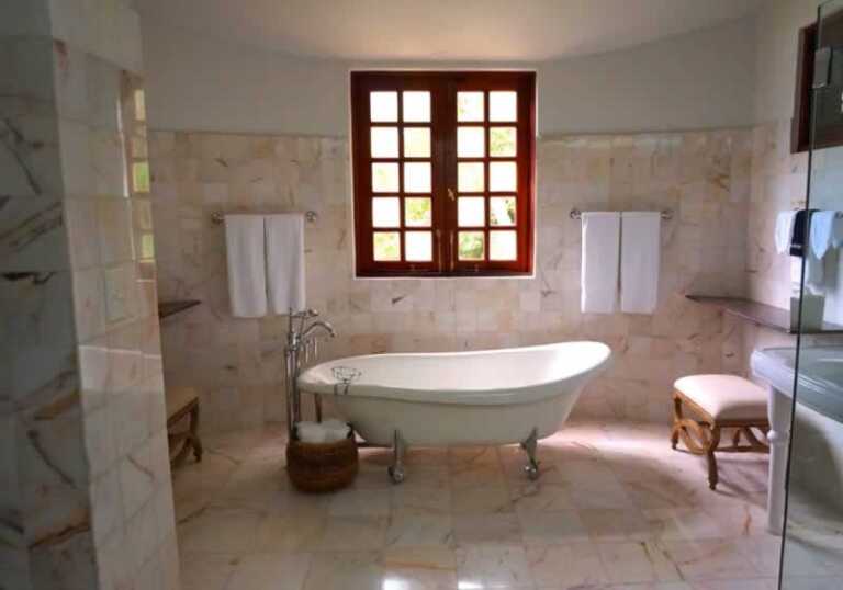 Clever Ways to Incorporate Technology in Your Bathroom