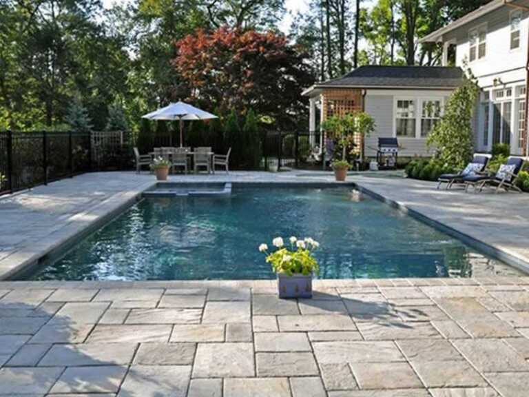 swimming pool deck made with pavers