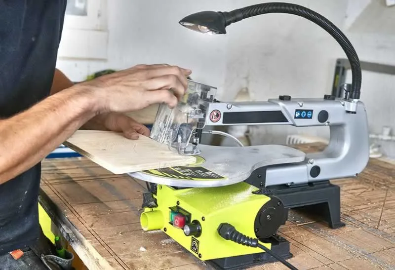Scroll Saws vs. Band Saws
