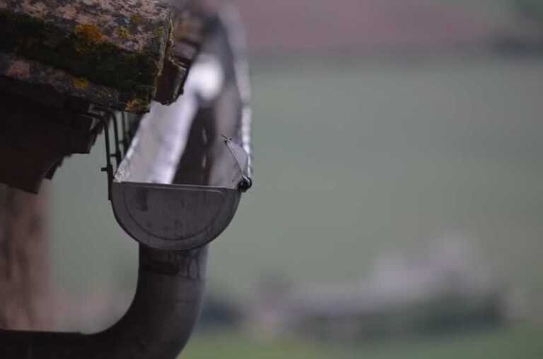 How to Properly Clean Your Gutters