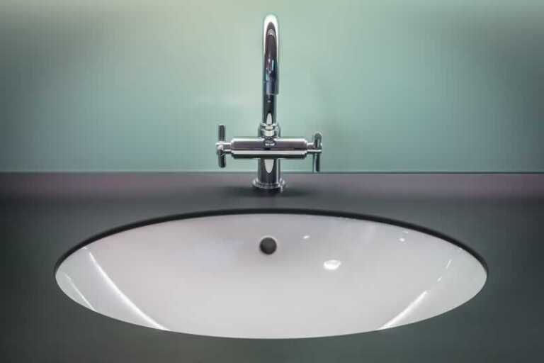 Practical Handyman Tips That Will Keep Your Bathroom Working Well