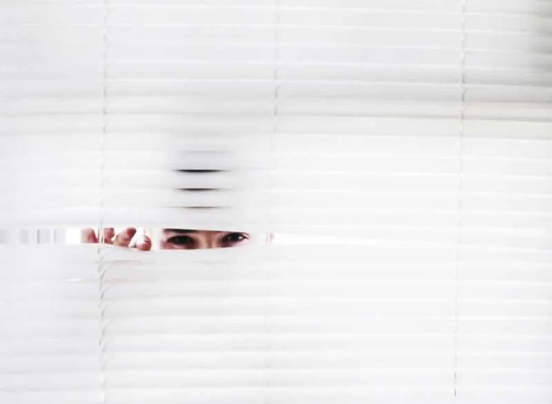 How to Put Up Venetian Blinds With Ease