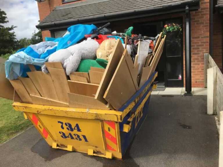 Why Hiring a Skip Bin is Beneficial for Businesses - full skip