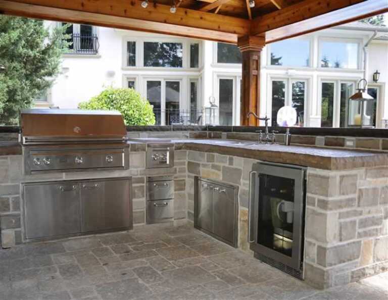 Building an Outdoor Kitchen