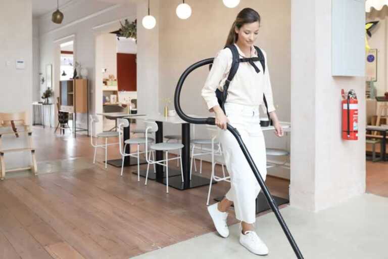 How to use backpack vacuums - front image