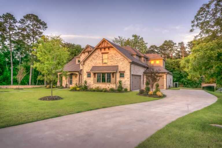 Important Factors To Consider When Building A New Driveway On Your Property