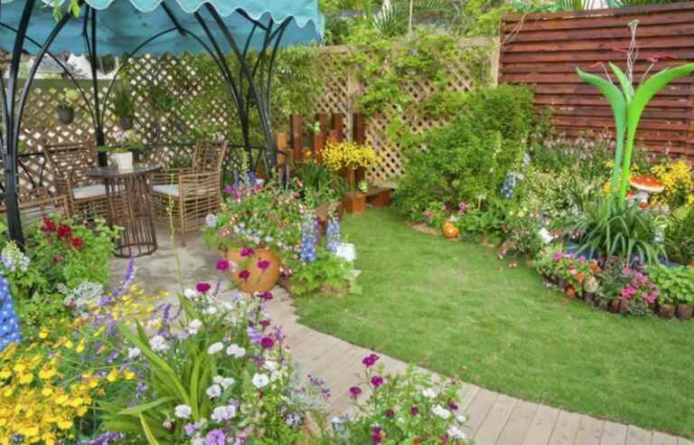 Top 10 Tips to Improve Your Garden Before Selling