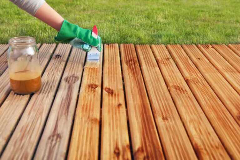 How to Stain an Outdoor Deck Properly