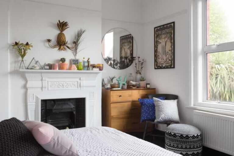 How to Arrange a Small Bedroom with Big Furniture