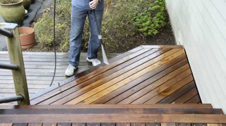 What is the lifespan of Ipe wood, and how to maintain it