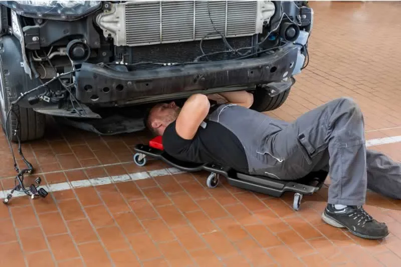 What Does an Auto Mechanic Use a Creeper For