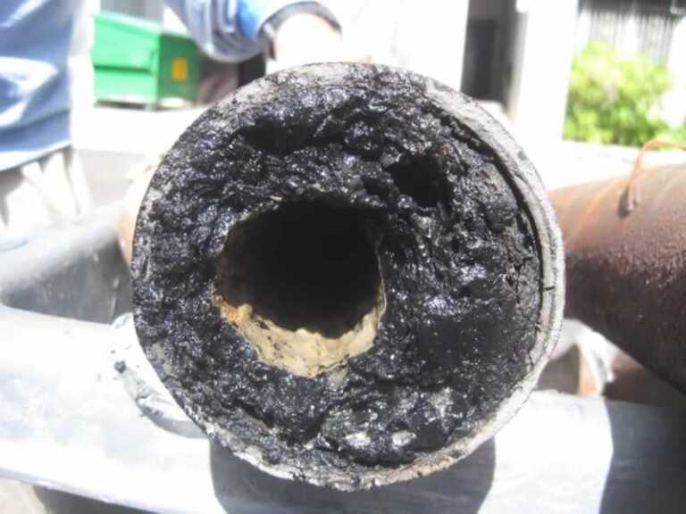 3 Alarming Signs of a Sewer Line Clog