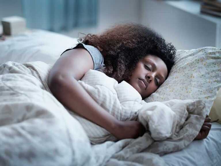 The Beauty Of Everlasting Comfort Blankets As Living Room Accessories