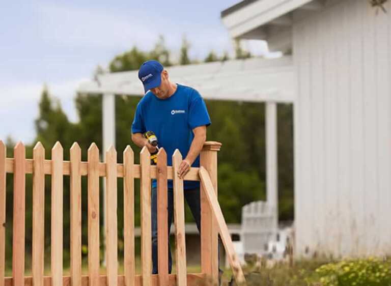 Top Tips for Repairing a Fence on Your Property