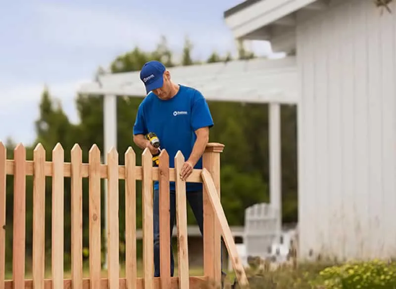 Top Tips for Repairing a Fence on Your Property