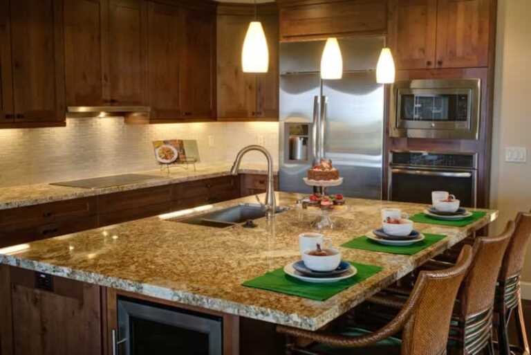 Traditional kitchen island