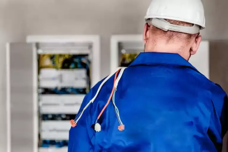 8 Tips on How To Become a Pro Electrician