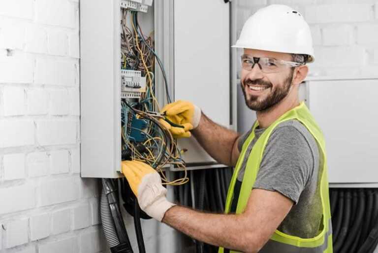 FIVE ESSENTIAL POINTS TO CONSIDER WHEN CHOOSING AN ELECTRICIAN