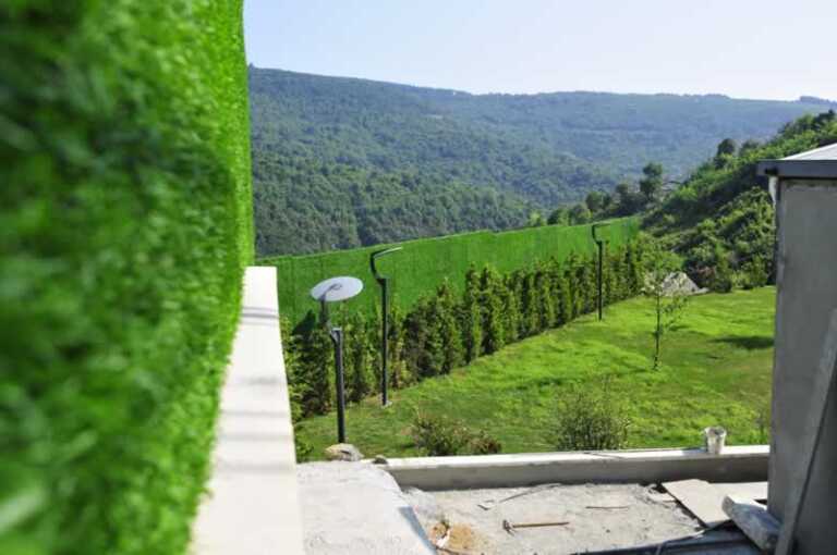 How Do You Install Grass Fence