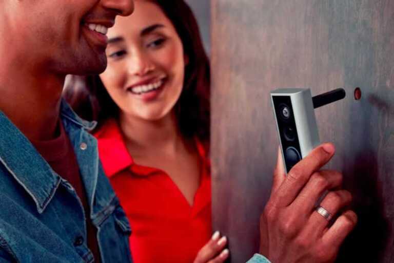 Installing peephole camera