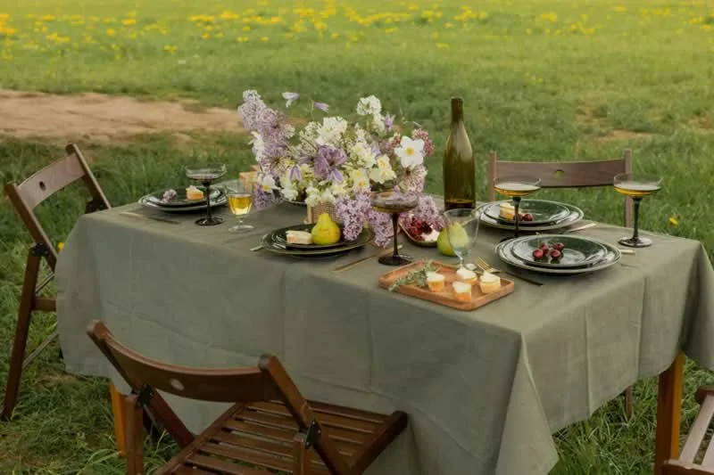 6 Ideas On How To Decorate Your Outdoor Dining Area