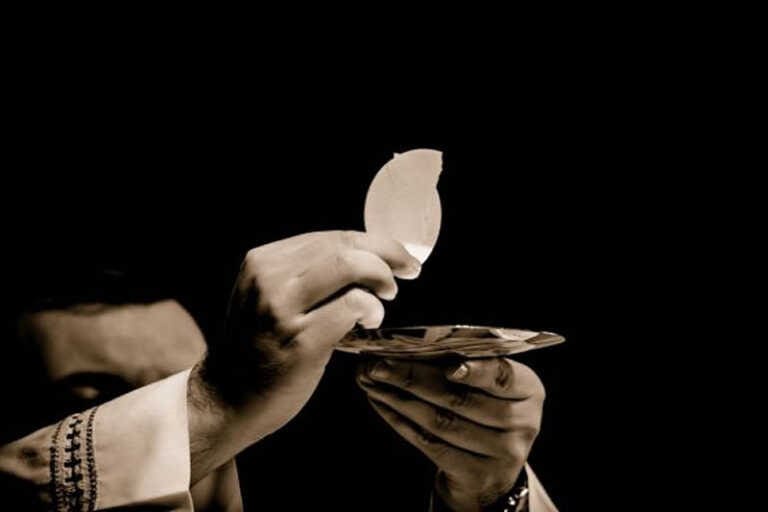 A Detailed Guide To Know Everything About The First Holy Communion
