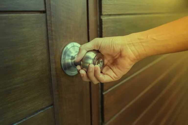Lock out wooden door without damaging it