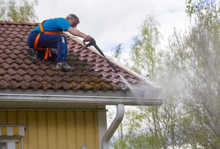 4 Questions to Ask a Gutter Cleaning Services Provider Before Hiring Them
