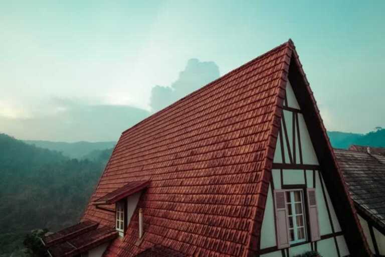 8 Warning Signs That Your Roof Needs To Be Repaired ASAP