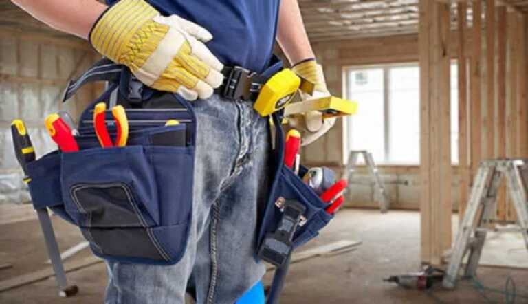 Handyman with handyman belt