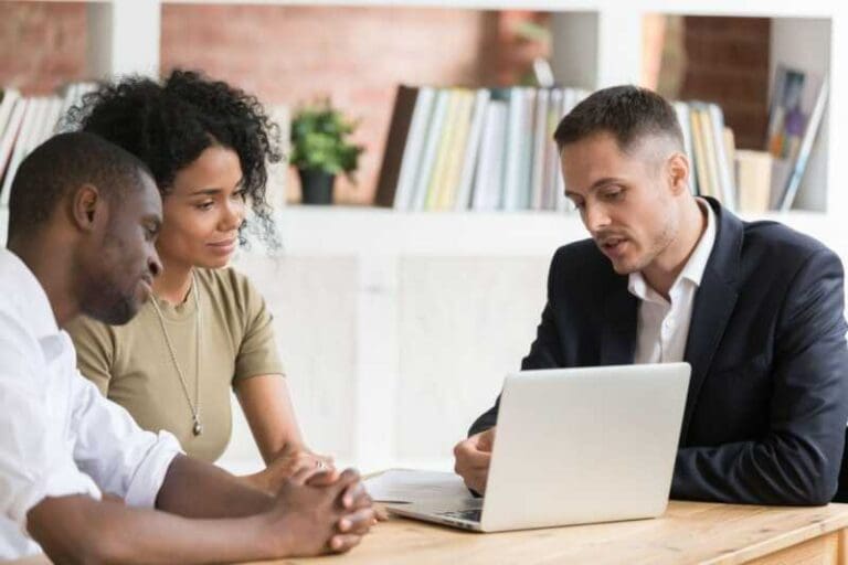 Couple with renting advisor