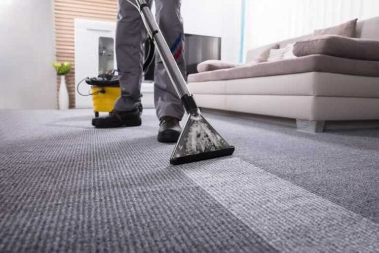 Carpet cleaning machine