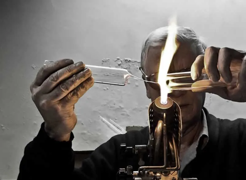 Making a glass trophy