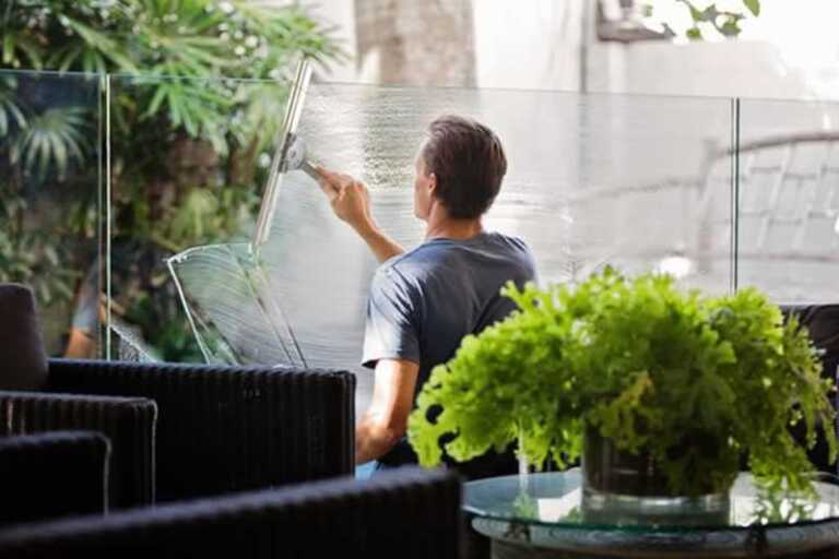 Cleaning window