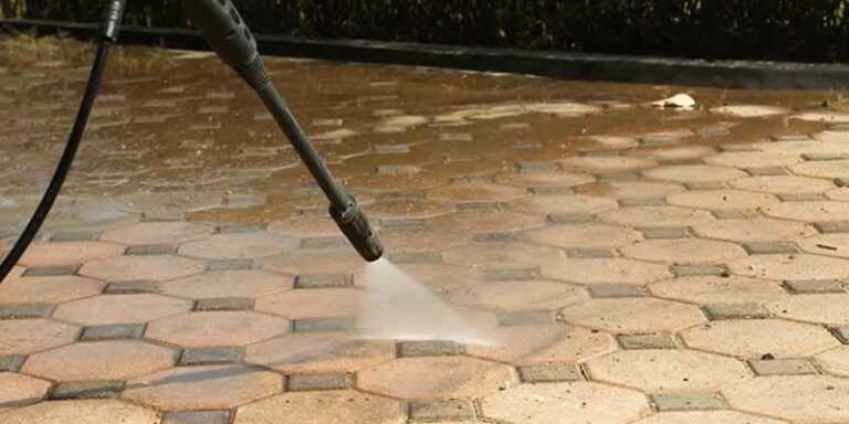 pressure washing driveway