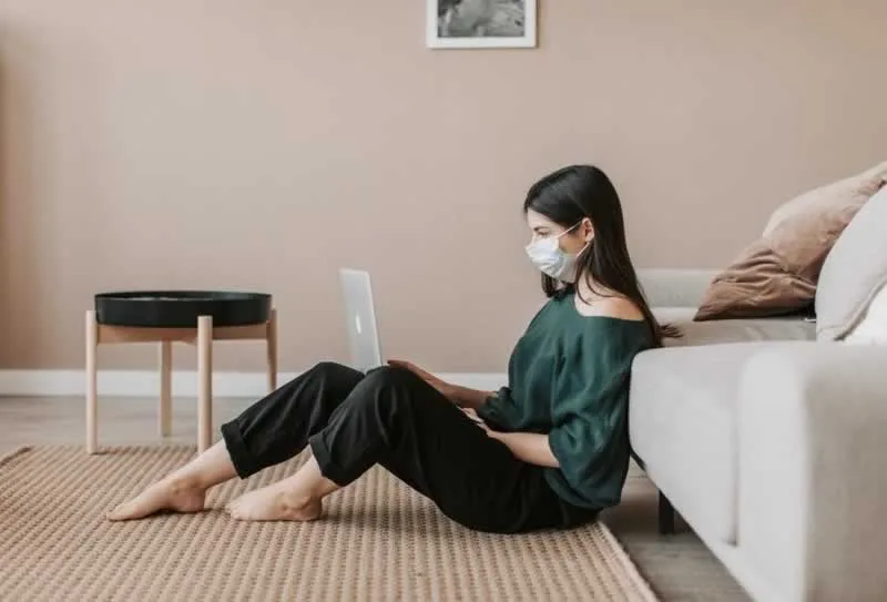women reading on laptop