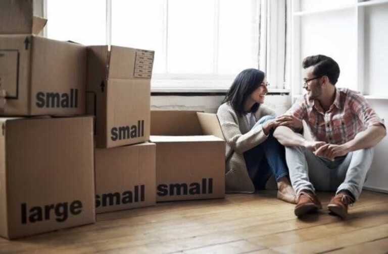 couple packing